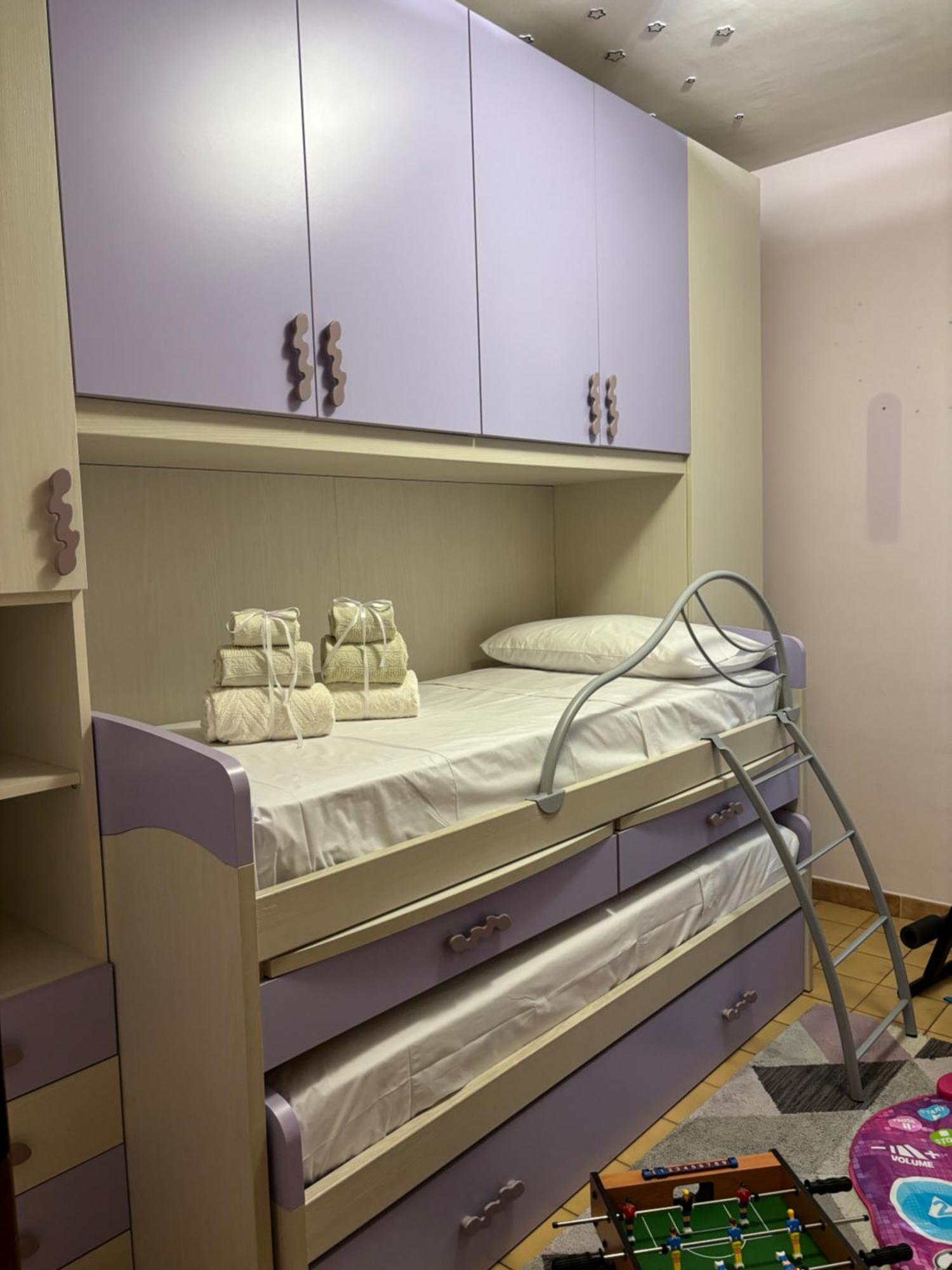 Grelly's House - In - 50 Meters From The Metro Apartment Rom