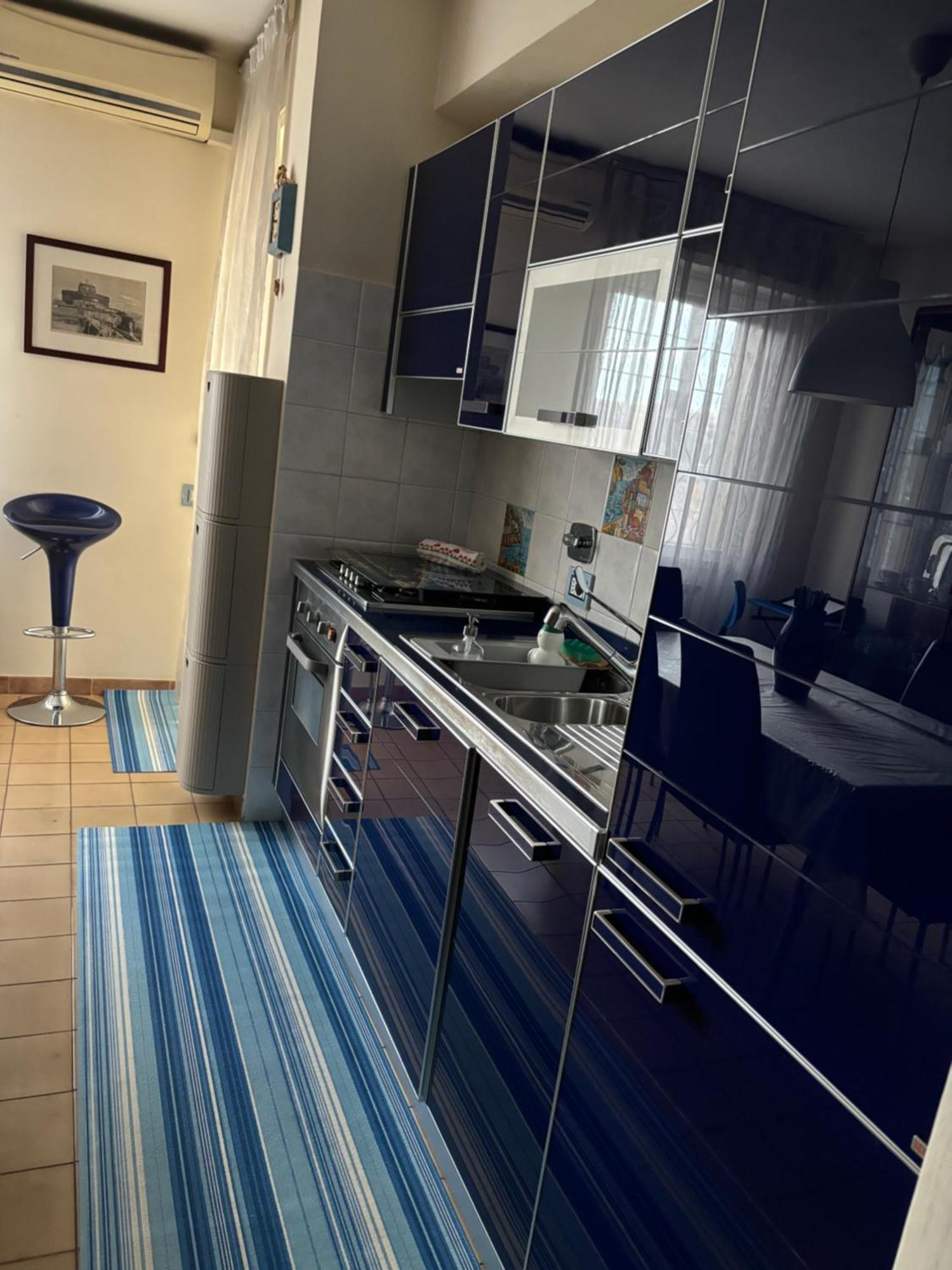 Grelly's House - In - 50 Meters From The Metro Apartment Rom